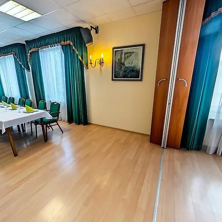 Klub 호텔 Dunaújváros