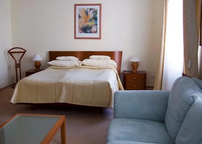 クラブ ホテル 2*